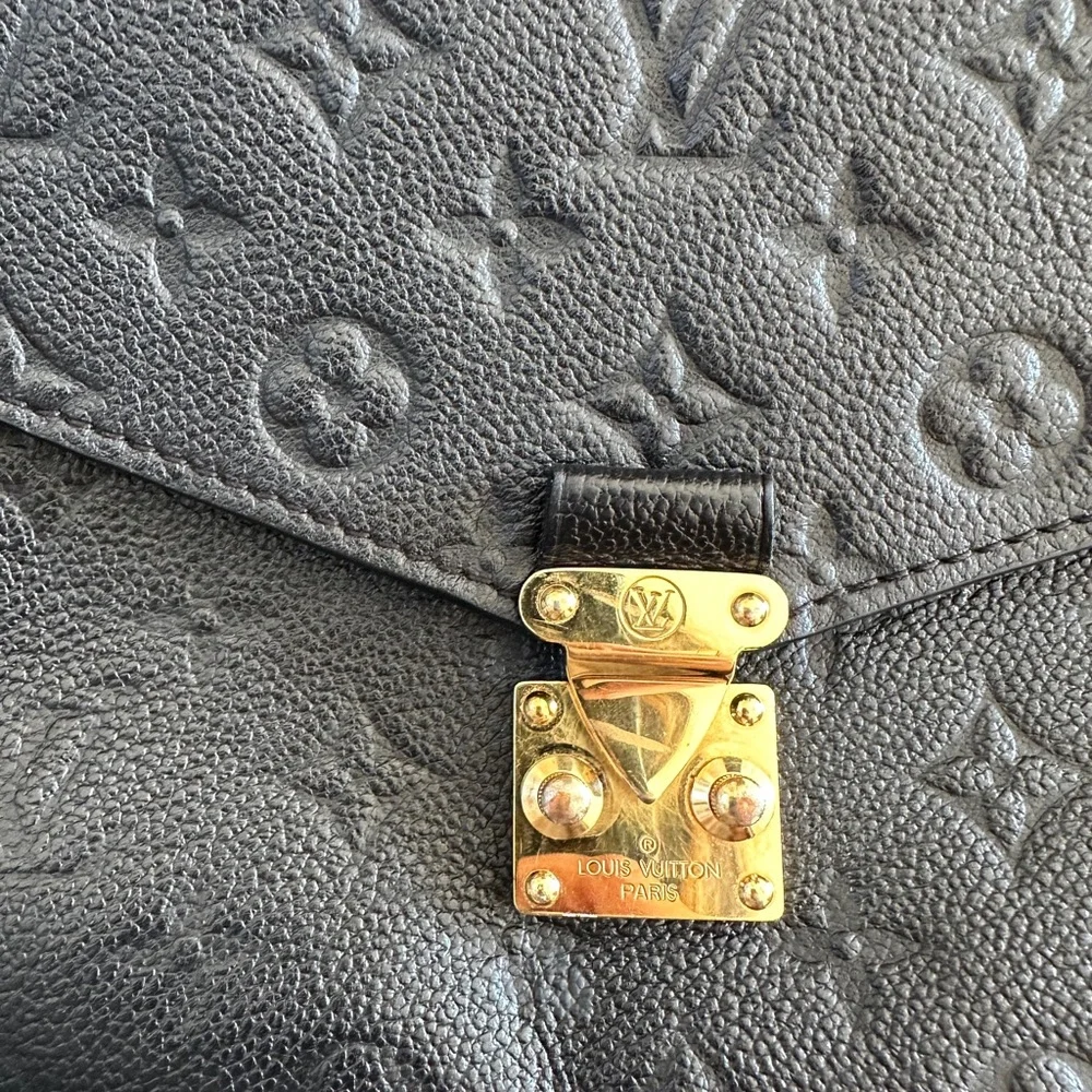 Pochette Métis
Monogram Empreinte Leather - Black - Picture 6 of 12